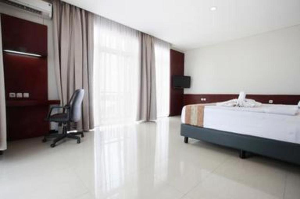 Karlita Hotel Tegal Экстерьер фото