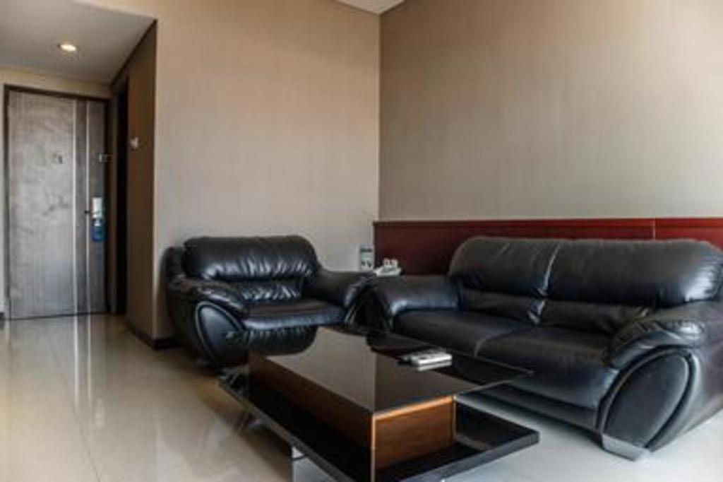 Karlita Hotel Tegal Экстерьер фото