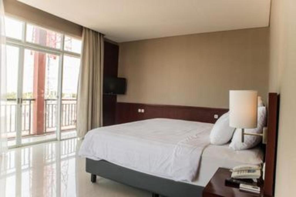 Karlita Hotel Tegal Экстерьер фото