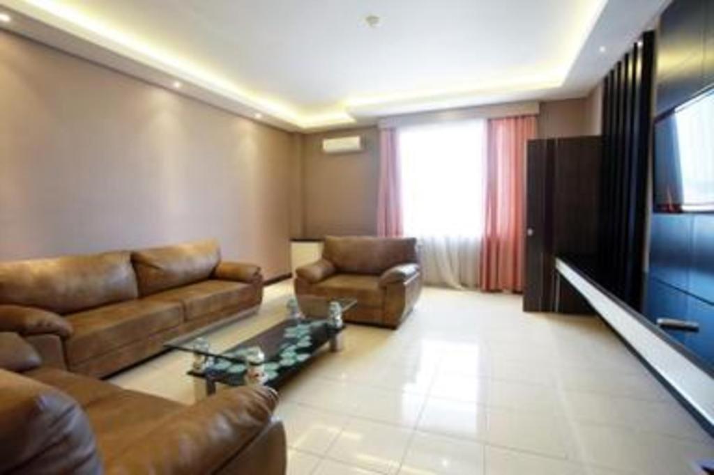Karlita Hotel Tegal Экстерьер фото