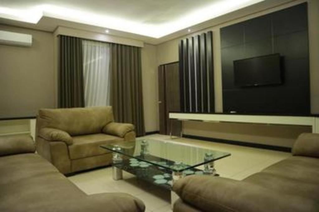 Karlita Hotel Tegal Экстерьер фото