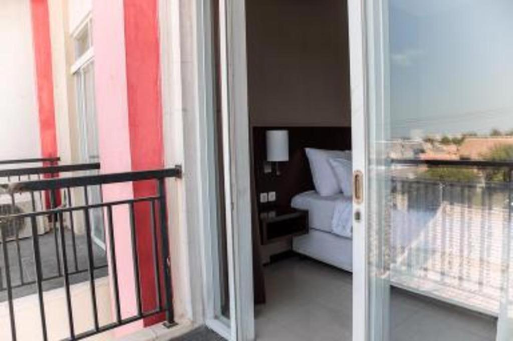 Karlita Hotel Tegal Экстерьер фото