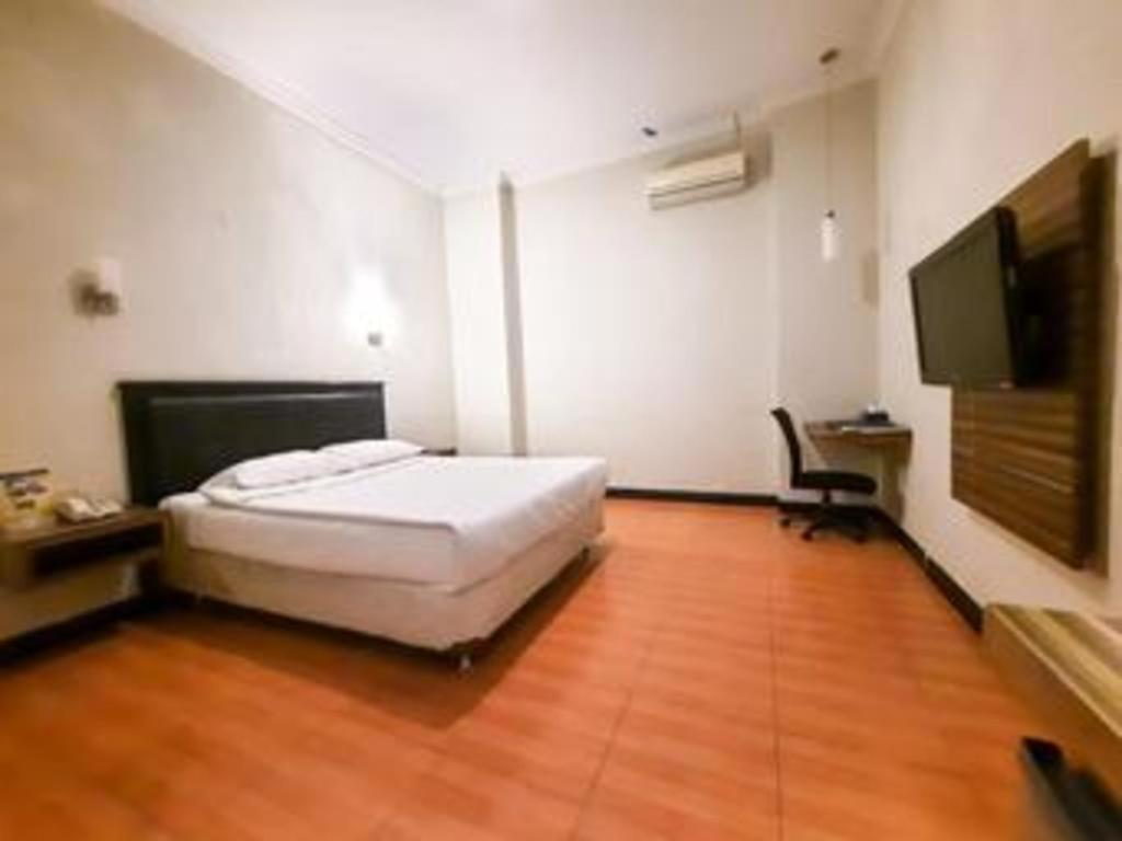 Karlita Hotel Tegal Экстерьер фото
