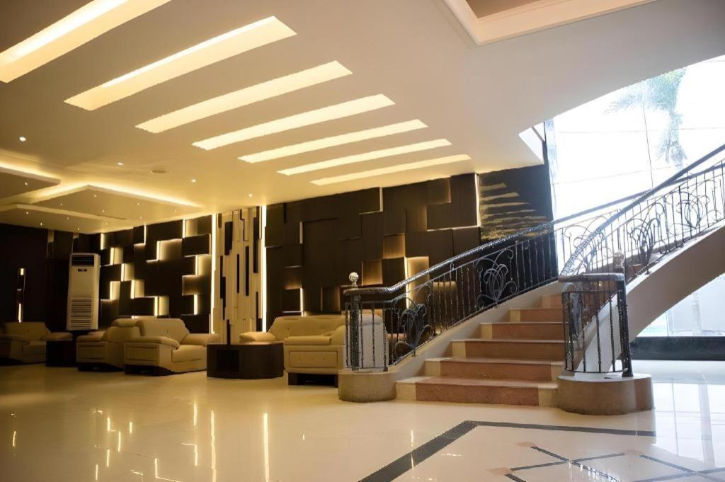Karlita Hotel Tegal Экстерьер фото