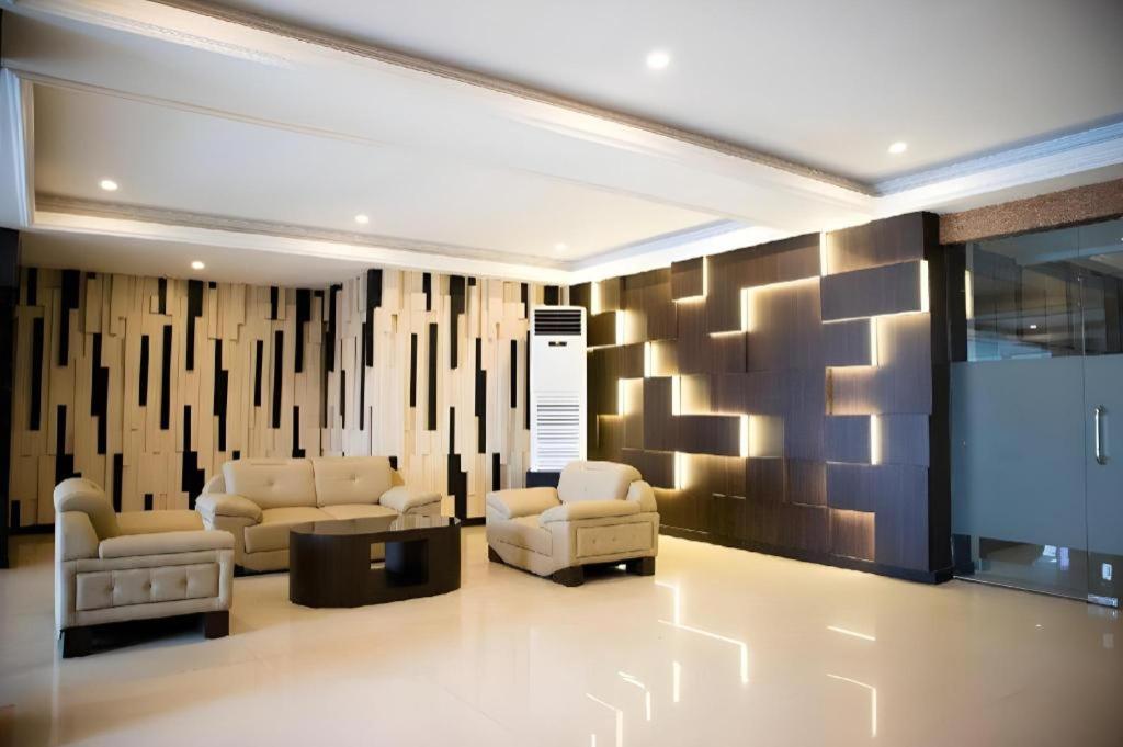 Karlita Hotel Tegal Экстерьер фото