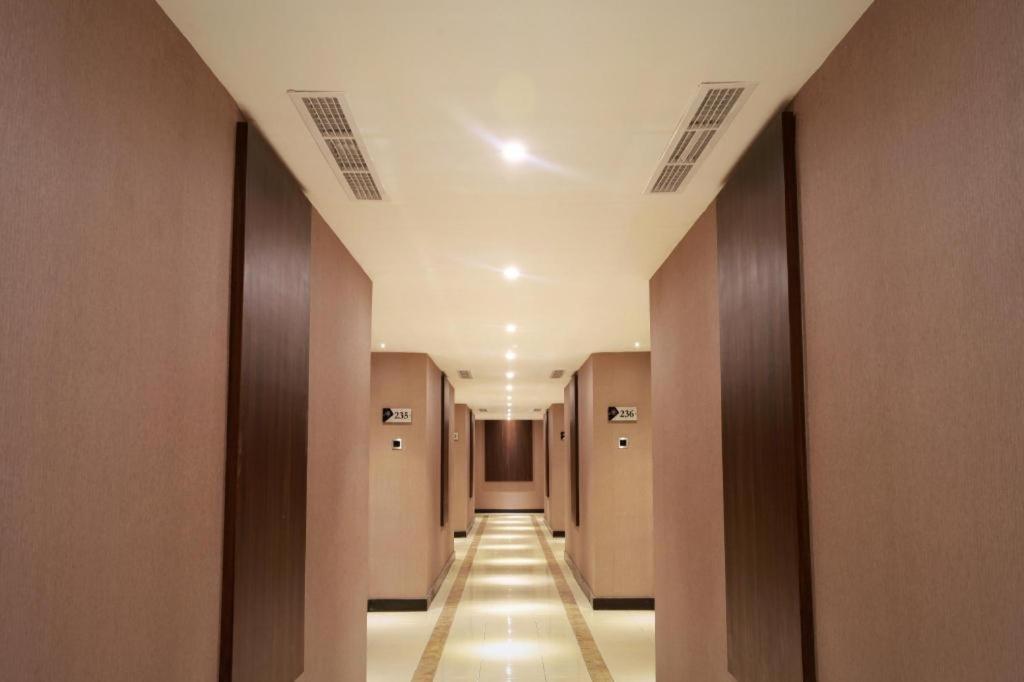 Karlita Hotel Tegal Экстерьер фото